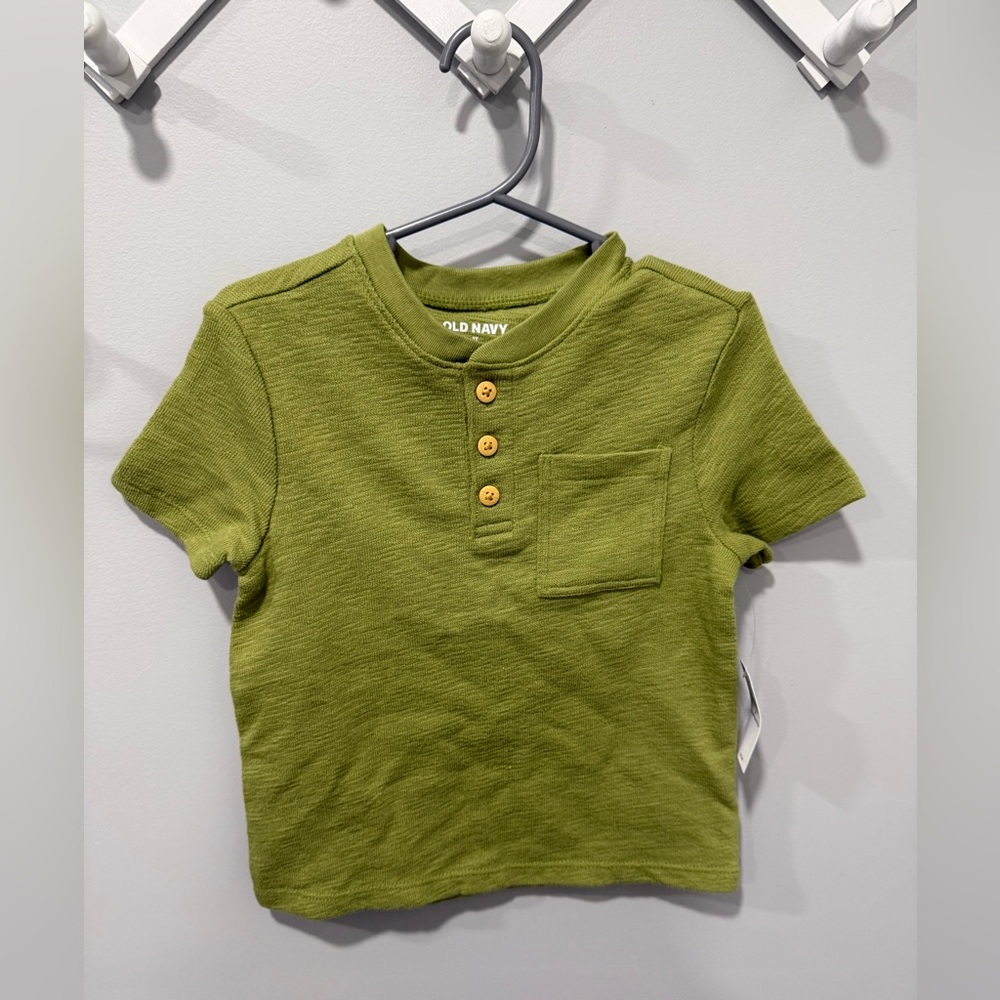 NWT Boys old navy size 2T shirt